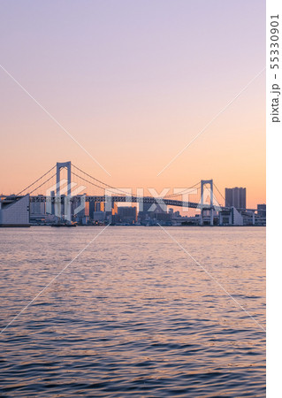 夕暮れのレインボーブリッジ 55330901