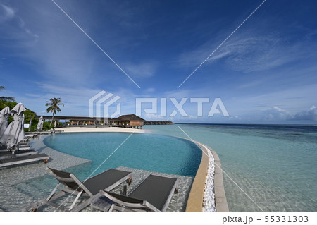 リゾートのプールサイド 55331303