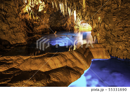 沖縄の人気観光スポット 玉泉洞 青の泉 55331690