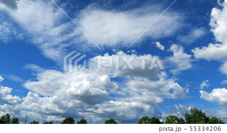 青空 夏空 空 快晴 雲と青空 雲 入道雲 積乱雲 夏の雲の写真素材