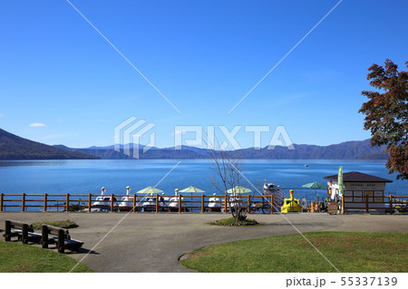 北海道　千歳　支笏湖　湖畔の風景 55337139