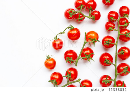 Fresh cherry tomatoes isolated on white 55338052