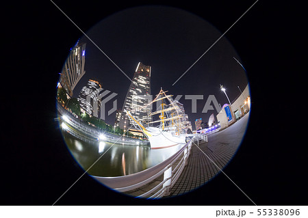 魚眼レンズ越しのみなとみらい夜景 魚眼レンズ越しのみなとみらい夜景 55338096