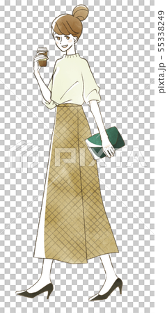 笑顔で歩く女性 55338249