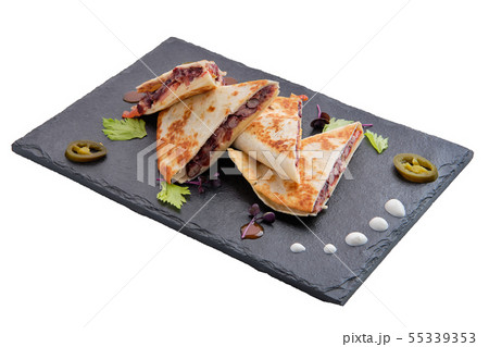 Spicy tortilla with kidney bean and red onion Spicy tortilla with kidney bean and red onion 55339353