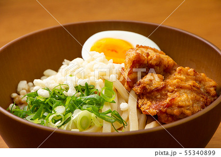 鶏唐揚げ・ゆで卵トッピングぶっかけうどん(冷やし)。 55340899