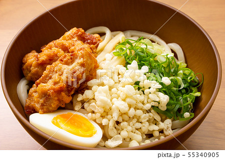 鶏唐揚げ・ゆで卵トッピングぶっかけうどん(冷やし)。 55340905