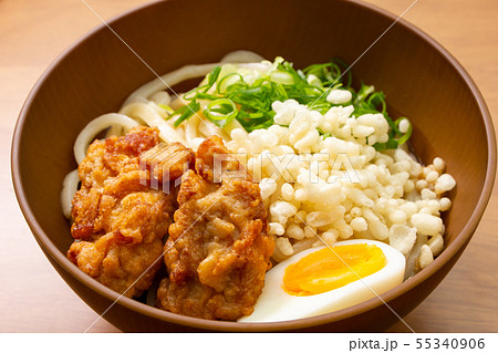 鶏唐揚げ・ゆで卵トッピングぶっかけうどん(冷やし)。 55340906