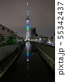 東京スカイツリーを7色で彩った特別ライティングの逆さツリー(超広角) 55342437