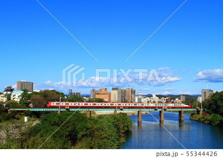 岡崎市の町並みと名鉄電車 岡崎市の町並みと名鉄電車 55344426