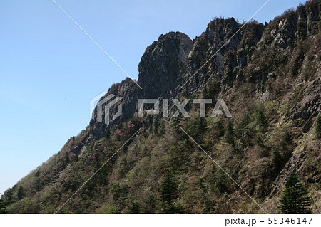 【日本百名山】石鎚山の岩峰と青空　愛媛県西条市 55346147