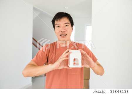 man hold mock up home in new house 55348153