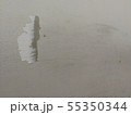 Old white concrete wall with paint cracks. 55350344