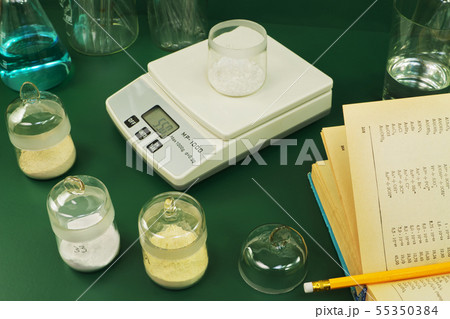 Weighing of the test specimen Weighing of the test specimen 55350384
