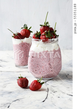Chia seed pudding with strawberry  55351189