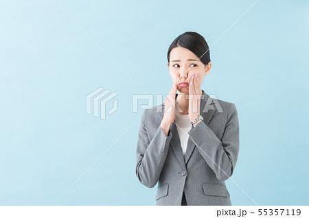 20代女性　表情筋トレーニング 55357119