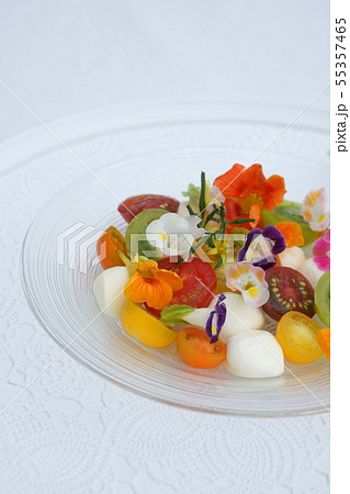 カラフルトマトのカプレーゼ~エディブルフラワー カラフルトマトのカプレーゼ~エディブルフラワー 55357465