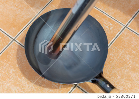 中華鍋_最初の空焼き・錆止めニス落とし・お手入れ(木柄・北京鍋・中華・お玉・シーズニング) 中華鍋_最初の空焼き・錆止めニス落とし・お手入れ(木柄・北京鍋・中華・お玉・シーズニング) 55360571