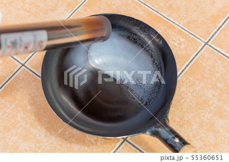 中華鍋_最初の空焼き・錆止めニス落とし・お手入れ(木柄・北京鍋・中華・お玉・シーズニング) 中華鍋_最初の空焼き・錆止めニス落とし・お手入れ(木柄・北京鍋・中華・お玉・シーズニング) 55360651