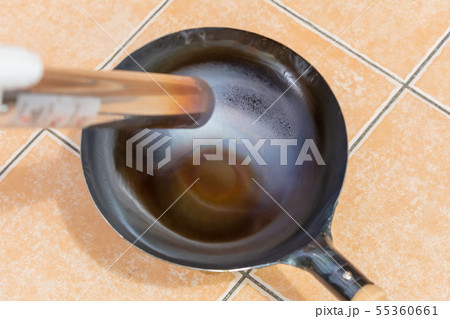 中華鍋_最初の空焼き・錆止めニス落とし・お手入れ（木柄・北京鍋・中華・お玉・シーズニング） 55360661