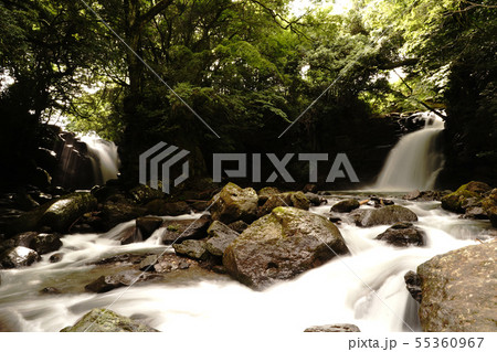 梅雨明け後の南小国の夫婦滝 55360967