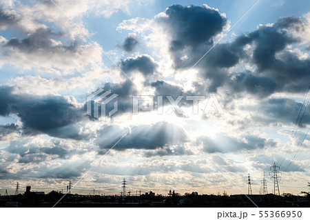 神々しい朝の空の写真素材