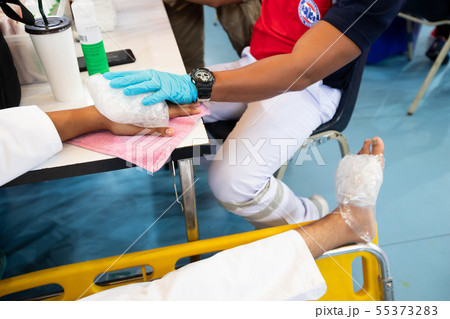 Nurse EMS first aid treatment injuries disorders Nurse EMS first aid treatment injuries disorders 55373283