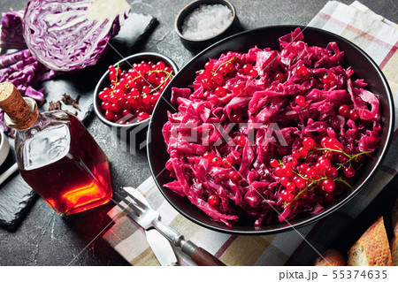close-up of Danish Red Cabbage in bowl 55374635