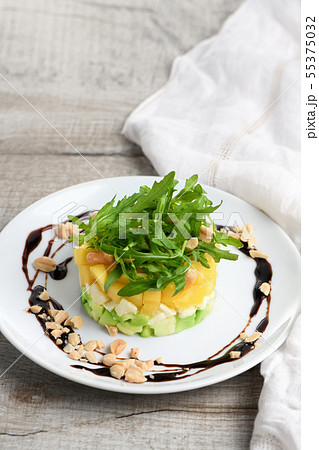 Salad with avocado, mango and mozzarella Salad with avocado, mango and mozzarella 55375032