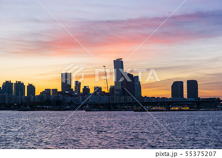 Sunset at Han river in Seoul City,South Korea Sunset at Han river in Seoul City,South Korea 55375207