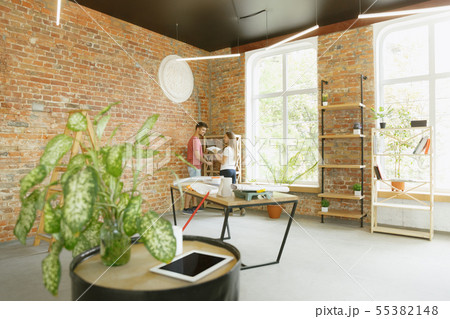 Young couple doing apartment repair together themselves 55382148