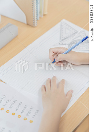 勉強する小学生 ボディパーツ パーツカット 顔なし 勉強する小学生 ボディパーツ パーツカット 顔なし 55382311
