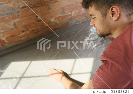Young man doing apartment repair hisselfes 55382325