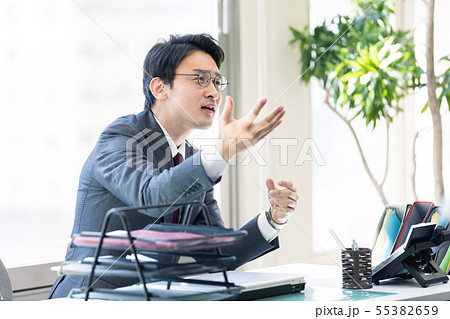 叱責する上司 55382659