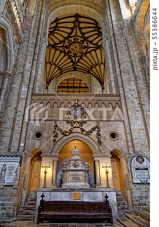 Interior of Winchester Cathedral 55386644