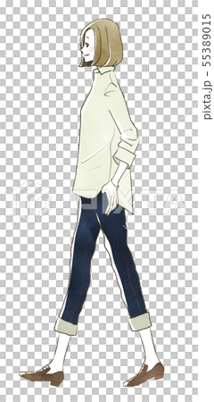 笑顔で歩く女性 笑顔で歩く女性 55389015