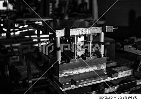 プレス　金型 55389430