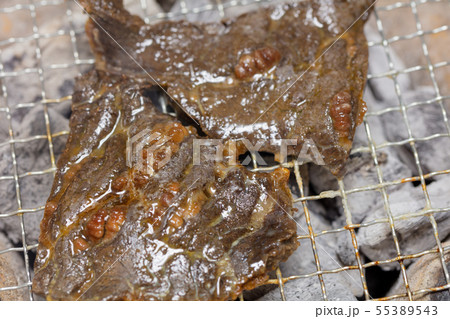 塩クジラの炭火焼き（炭焼き・網焼き・七輪・バーベキュー・BBQ・bbq・焼肉・キャンプ・汐クジラ 55389543