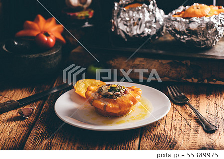 Baked pattypan squash with minced meat 55389975