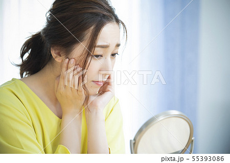ビュティーイメージ・悩む 55393086