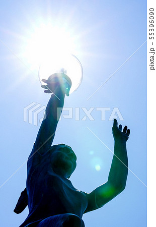 デザイン灯台「波灯の人」　留萌市 55396090