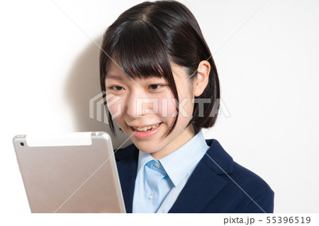 リクルート　女性　タブレット 55396519