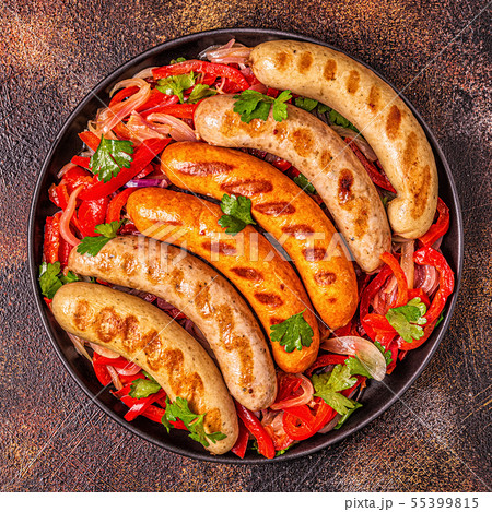 Grilled sausages with vegetables 55399815
