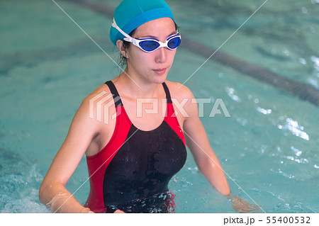 In the pool 55400532