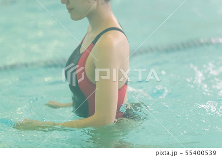 In the pool 55400539