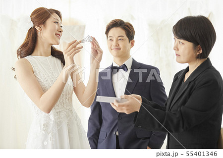 男女　ウェディング 55401346