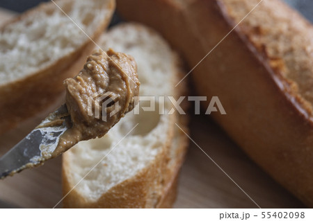 ピーナツバターとフランスパン 55402098