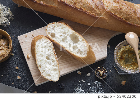 フランスパンと、蜂蜜と、ピーナツバター フランスパンと、蜂蜜と、ピーナツバター 55402200