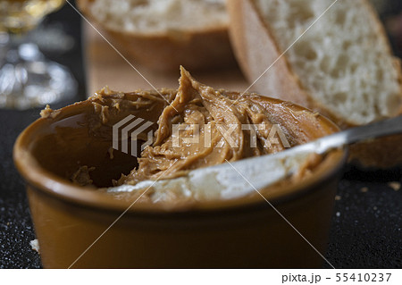 ピーナッツバターとフランスパン 55410237