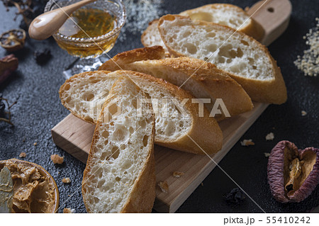 切ったフランスパン 55410242